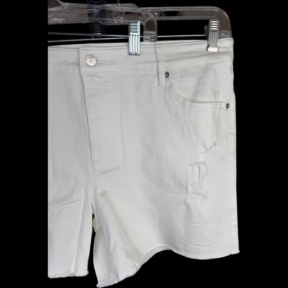 Candace Cameron Bure White Distressed Shorts 16P Petite NWOT Cotton Blend - Picture 3 of 11